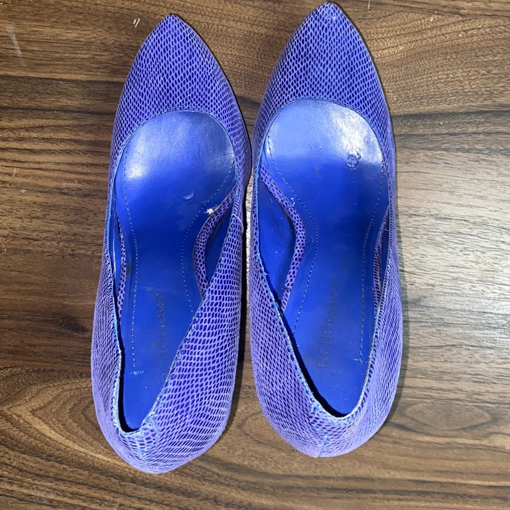 Blue heels size 9 fit like 8.5
